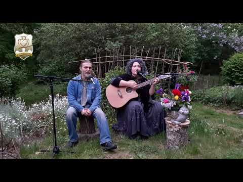 Dace Judina un Arturs Nīmanis - Pie Dieviņa gari galdi