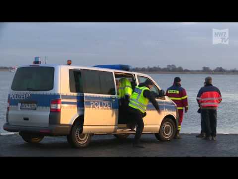 Polizei birgt Auto mit Leichnam aus der Weser