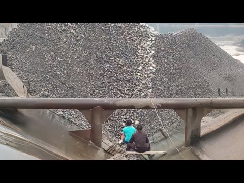 Barge Unloading 4890 Tons of Small Pebbles - Part 4 - Relaxing Flow Video - Vlog on the Barge
