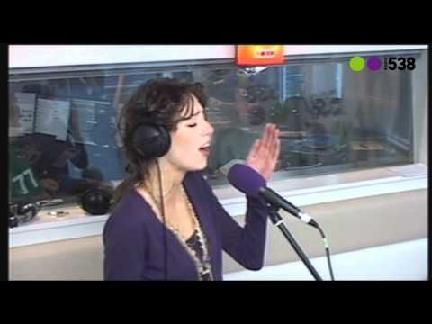 Radio 538: Eva Auad - Ain't No Sunshine When She's Gone (Live bij Evers Staat Op)