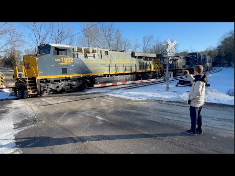 TRAIN TRACKERS  - #49   POLAR EXPRESS 2 - CSX CLINCHFIELD HERITAGE UNIT / AMTRAK POWER MOVE