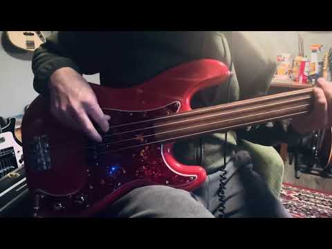 Fretless Fender Precision Bass