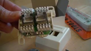 RJ45 Netzwerkdose anschließen mit einem LSA Anlegewerkzeug