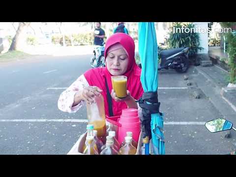 Sosok Penjual Jamu Keliling Berhasil Kuliahkan Anak Hingga Sarjana Sosok Penjual Jamu Keliling Berhasil Kuliahkan Anak Hingga Sarjana