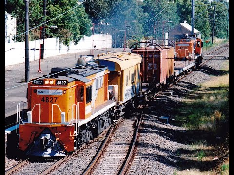 Australian diesel locomotiives 4819 & 4827 - Profile train - Sydney goods lines - November 2001