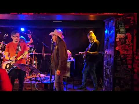 Ze sklepa ven - Ze sklepa ven. "1000 maniaků"