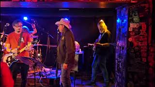 Video Ze sklepa ven. "1000 maniaků"