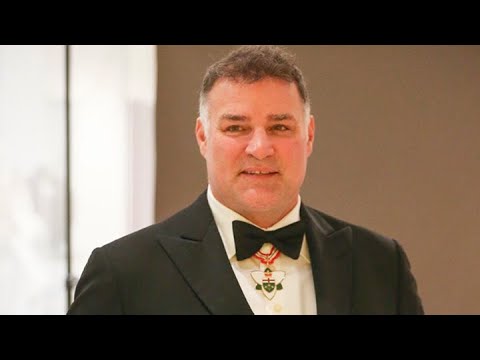 TALL ORDER FOR THE “BIG E” Eric Lindros receives the Order of Ontario