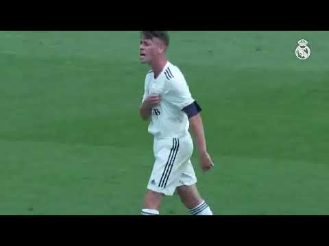 Gol desde el centro del campo de Antonio Blanco (Real Madrid)