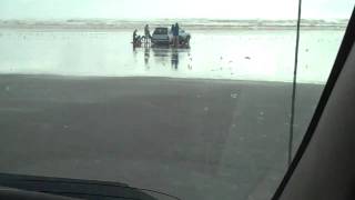 preview picture of video 'driving on the beach at Ocean Shores, WA'