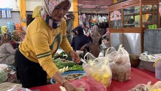 Download lagu Walking Around Traditional Market - Indonesia mp3 Download lagu Walking Around Traditional Market - Indonesia mp3