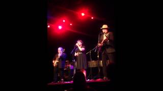 Kelly Hogan, &quot;I Like to Keep Myself in Pain&quot;