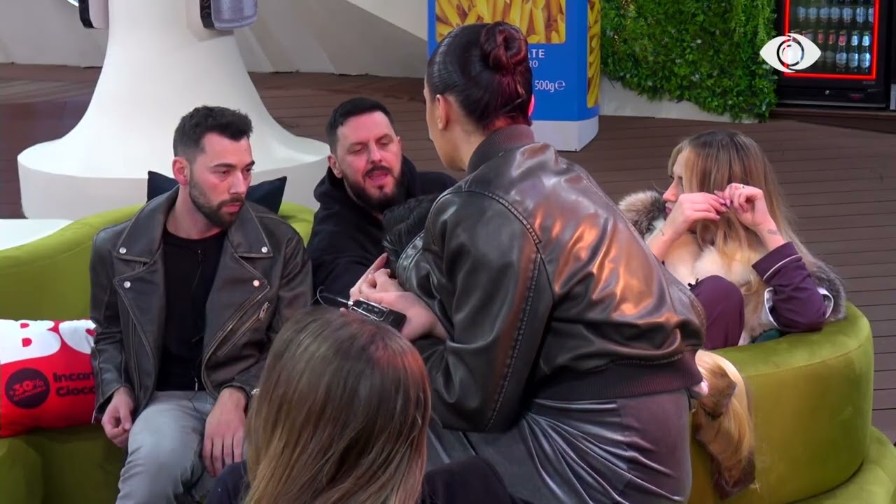 “Nëse Seno luan fort këtë javë rrezikon Kristi”/ Banorët diskutojnë në oborr