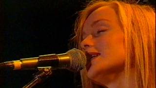 Lisa Ekdahl - Benen I Kors (Live Hultsfred 1994)