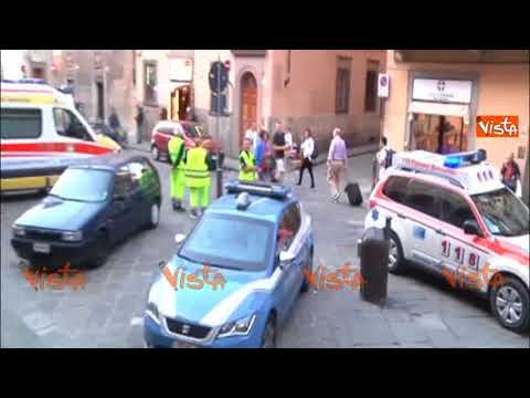 Tragedia nella chiesa di Santa Croce a Firenze, pietra colpisce un turista: morto sul colpo
