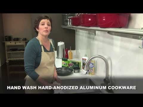 Cleaning the exterior of your Calphalon Hard Anodized cookware