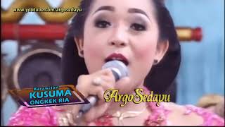 Download lagu Cokek Mania KUSUMA Ongkek Ria WEDUS Live Tugu Jumantono mp3