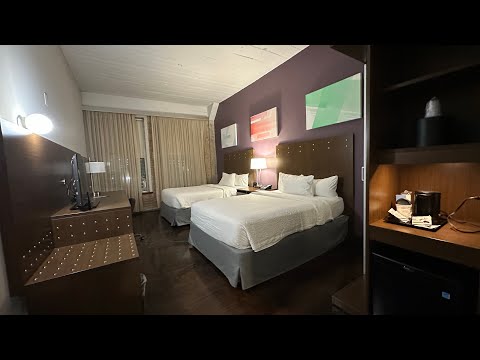 Fairfield Inn & Suites by Marriott Dallas Downtown room walkthrough