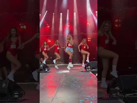 Loona hat beim Inselfieber zum ersten Mal ihren neuen Song BAILA CHICA live performt 👯‍♀️#leidergeil