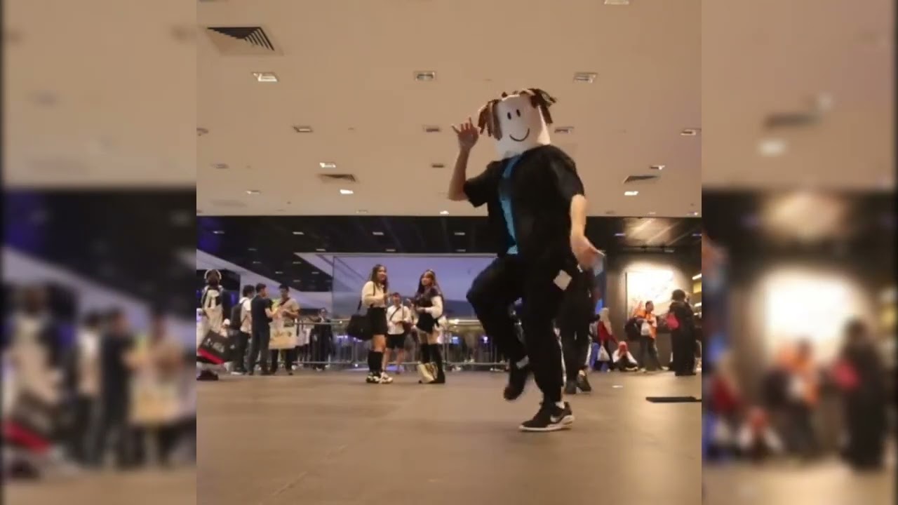 Bacon cosplay dancing