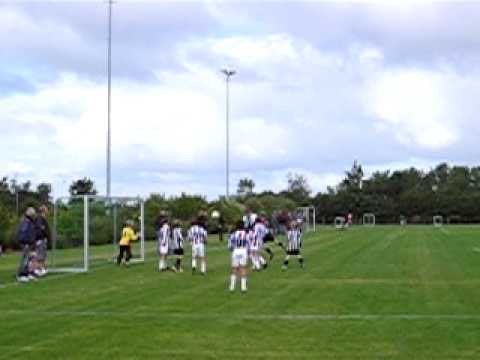 Kopbal Fabian Matthee FSV E1 Fijnaart gestopt door keeper Klundert E1