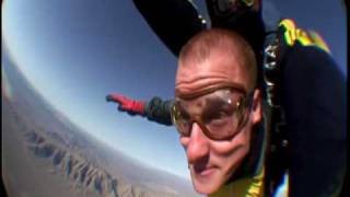 preview picture of video 'Drew Kearns goes skydiving!!'