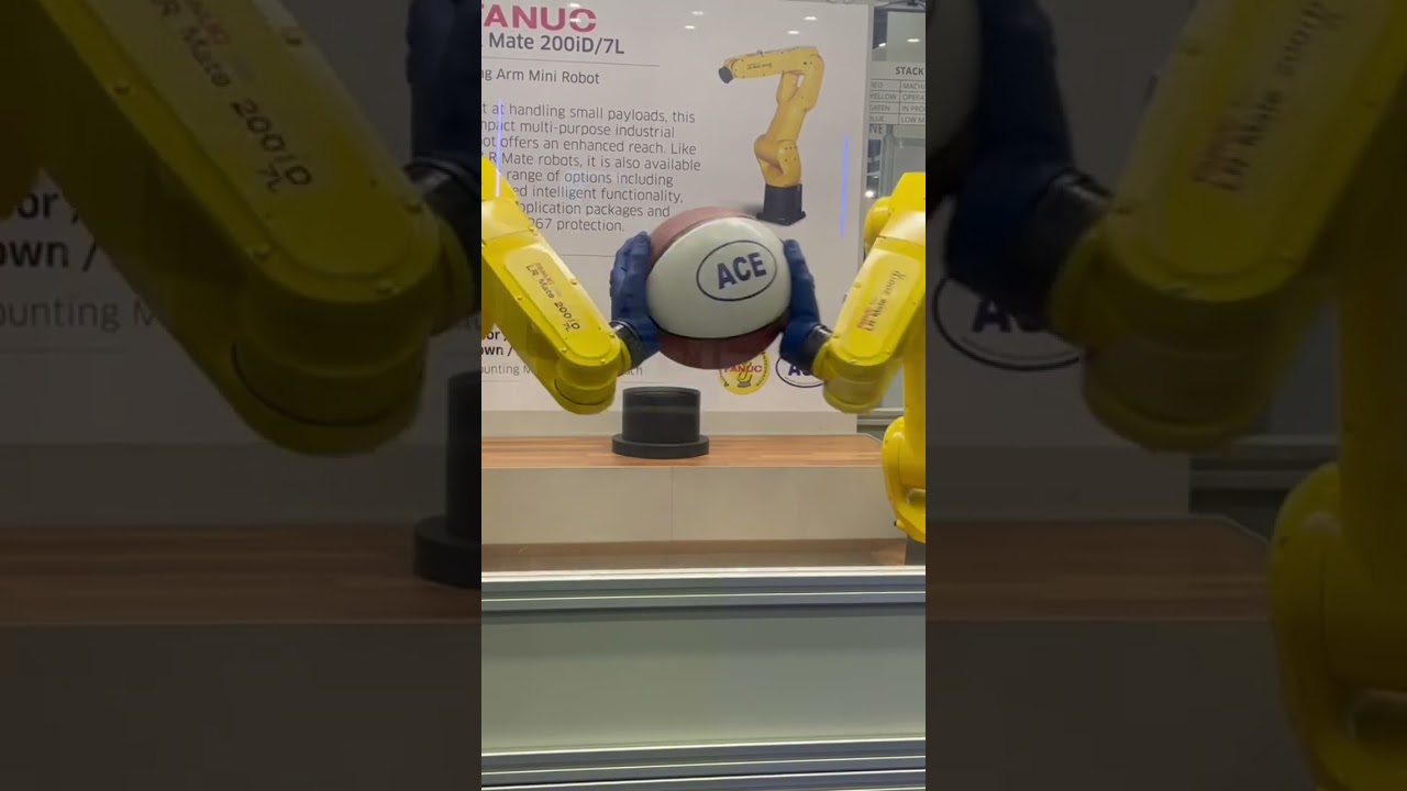 Fanuc robots playing some ball! ( Automate 2023 )