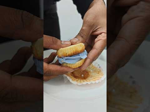 How to eat a cupcake in a proper way