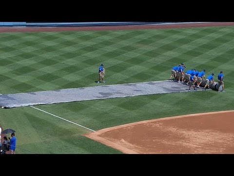 ARI@LAD: Scully calls for rain as tarp crew practices
