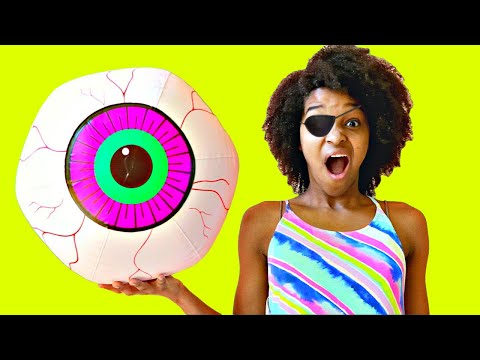 GIANT EYEBALL FALLS OUT! - Shasha and Shiloh - Onyx Kids