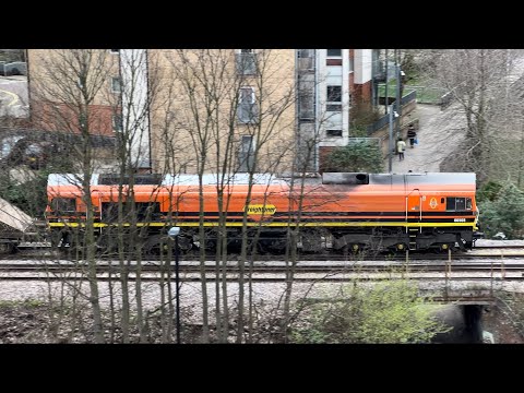 Freight Train - Freightliner 66508