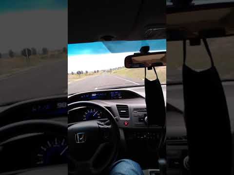 Honda Civic 1.8 LXS 2014 acelerando de leves