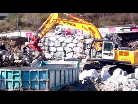 BULLDOZER EXCAVATOR video clip HORMIGONERA working. machines construction works