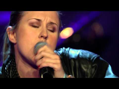 Sandra Wikström och Sanne Karlsson - Girl on fire - Slutaudition Idol Sverige 2013 (TV4)