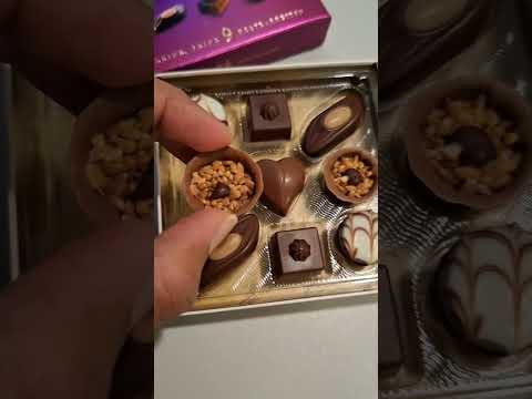 Lindt Mini Pralines unboxing #chocolate #sweettooth #lindtchocolate #praline #holidaygift #shorts