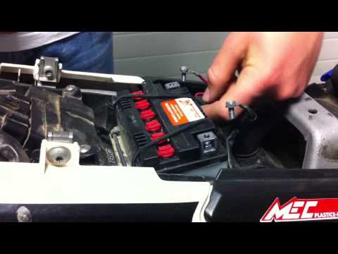 comment demonter batterie fz6