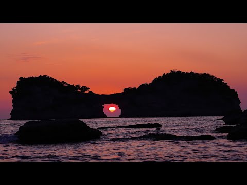 南紀白浜景勝地【円月島の夕陽】が真ん中に沈むまで