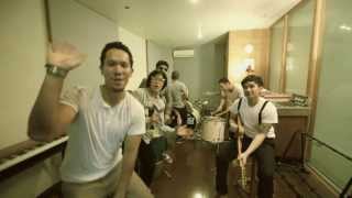 MALIQ &amp; D&#39;essentials - Dunia Sekitar (Official Music Video)