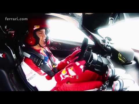 Sebastian Vettel pilota el Ferrari FXX K en Fiorano | Car and Driver España