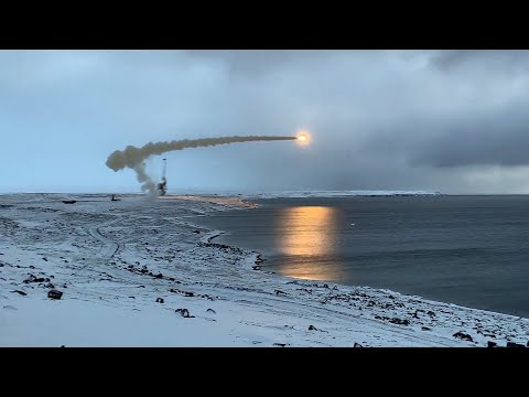 Пуск крылатой ракеты «Оникс» расчетом БРК «Бастион» военной базы «Арктический трилистник»