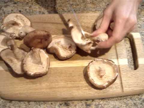 How to Prepare Shiitake Mushrooms for a Stir Fry