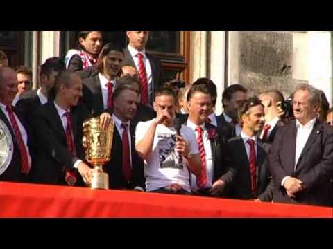 FC Bayern, Franck  Ribery unterschreibt Vertrag bis 2015, Verkündung vor den Fans