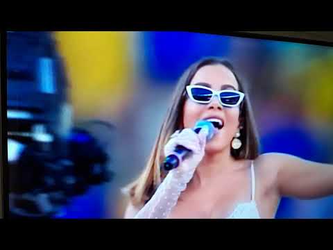 Pedro  capo y anitta cantando en la clausura copa america