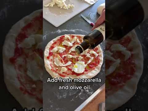 HOW TO MAKE CLASSIC MARGARITA PIZZA