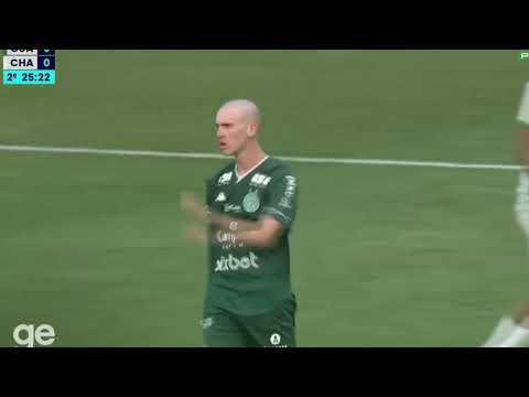 Estreia no futebol profissional de Rafael Freitas.