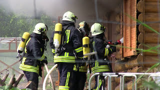 preview picture of video 'Brand einer Blockhütte bei Querfurt'