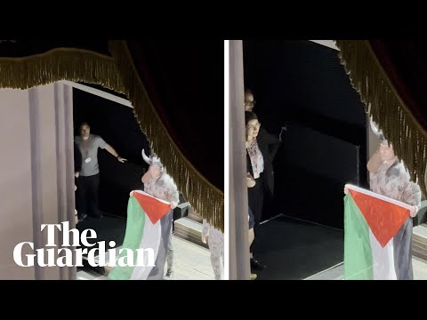 Palestinian flag held up on stage at Royal Opera House