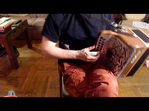 How to play Irish music. Father Kelly's Reel on B/C accordion
