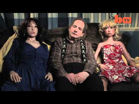 VIDEO:Ai plăti ca să fii &icirc;n locului lui: Bărbatul care trăiește &icirc;n Rai: Are 240 de AMANTE, iar nevasta nu se supăra!