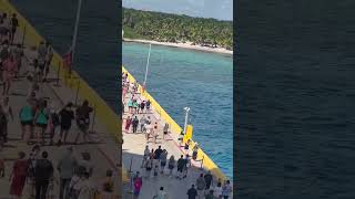 Look at crowd plus the Giants in the Ocean!… #cruiseship #travel #vacation #shorts #yt #ytshorts